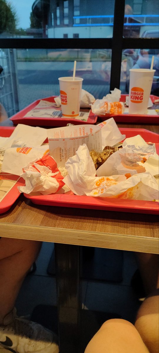 heniloe_375's tweet photo. Dicke Mahlzeit ,natürlich ist die mastsau @gadron12 auch dabei ,wer auch sonst ? #derdickedenis #paulisteinnäooooo https://t.co/WHQZVhwGOM