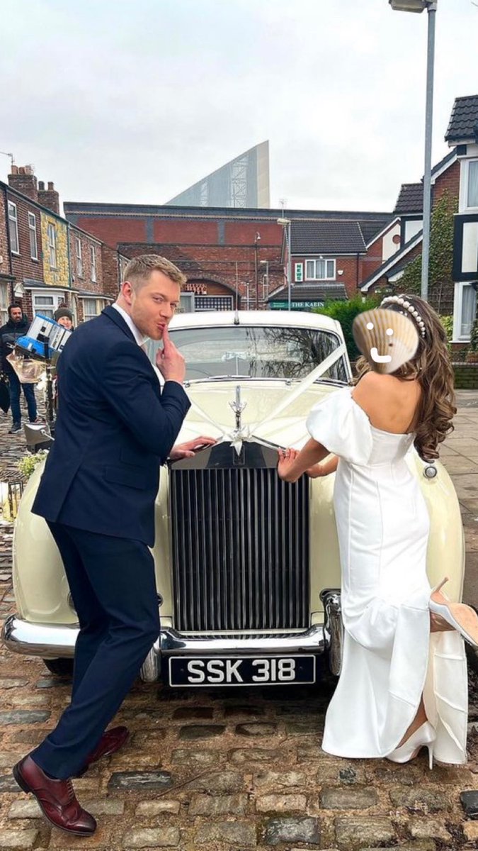 a11ebx's tweet photo. ‼️leaked photo of Daniel and daisy’s rescheduled wedding ‼️she’s such a pretty shell x https://t.co/I4pTLyTRHa