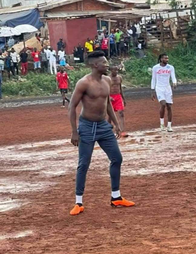 📸 André Onana and Zambo Anguissa in the middle of a match at Biyem Assi in Cameroon.  🇨🇲

Will our people do same in Ghana 🇬🇭?