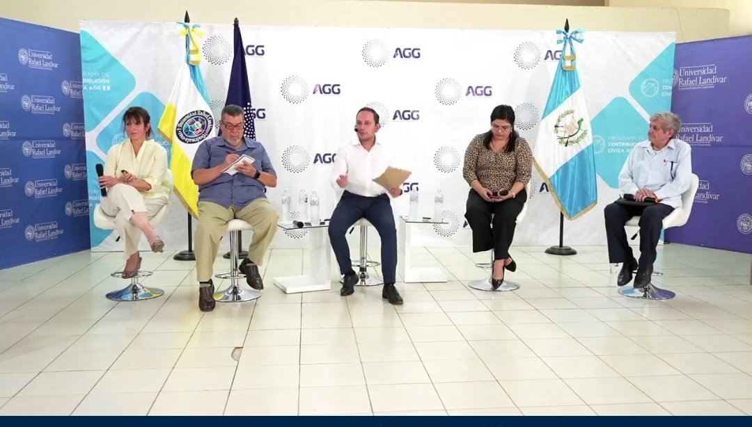 EscuchemosGt's tweet photo. 2023

El diagnóstico de prioridades para el desarrollo fue utilizado como base de discusión en:

- Creación de líneas de política pública por @CIENgt
- Programa Cívico de @AGGuatemala 
- Discusión con Candidatos a la presidencia en la Cumbre de la Democracia de @GuateActiva https://t.co/ke3r6DzRer