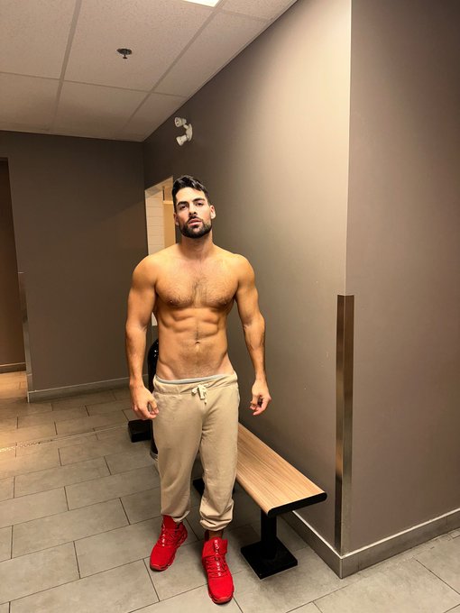 Haven&rsquo;t posted in a while❤️ Wanna workout with me baby?💪 https://t.co/ydmlEWprqa