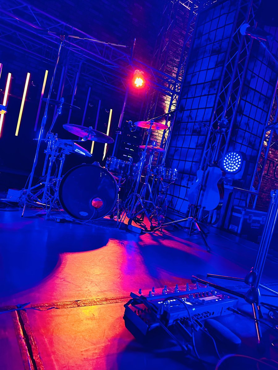 Cloudlandorg's tweet photo. Die „Summer Night powered by InterFace“ ist angelaufen! 

Wunderbares Buffet, tolle Stimmung und JP &amp; Friends entern mit Vanessa Iraci gleich die Bühne 🕺🏼🥳😃 

Um 22:00 Uhr gibt es eisgekühlten Gin Tonic &amp; Cuba Libre – auf Kosten des Sponsors ✌🏻

Danke @InterFaceAG 🙃 https://t.co/pPi5yapaQ6