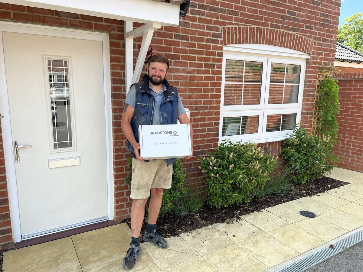 Wahoooooo finally got your goody box delivered to you!!! Thanks for taking time out for me to quickly pop by and drop this off to you today Russell!!! … fully fledged member of the Bradstone family now!! Lovely to see you 😊👍🏼 <a href="/BradstoneUK/">Bradstone</a>