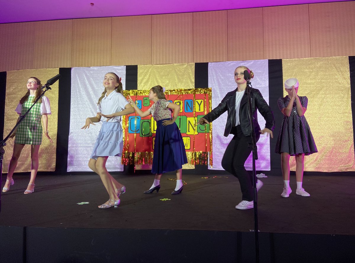 ReptonAB_SLT's tweet photo. Stunning performances this evening. Clever adaptation, impeccable choreography, perfectly delivered lines! And an important message about stereotypes. Bravo! 💐 #hairspray #stageshow #performingarts https://t.co/6dxVn1urVF