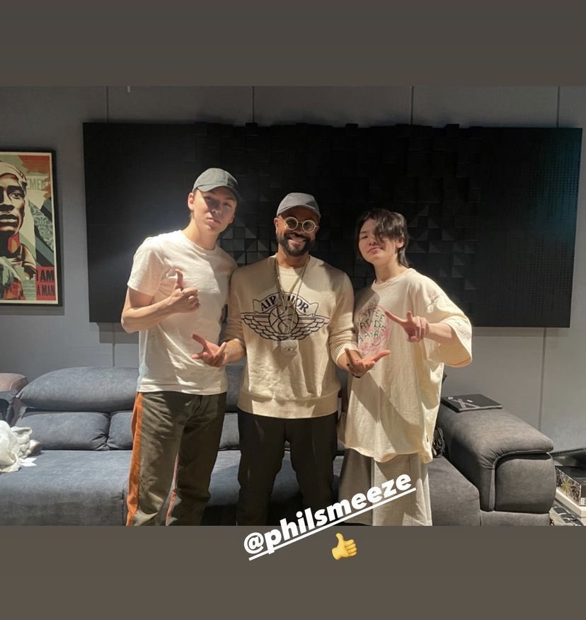 minghaocheol_'s tweet photo. searching up who he is and omg ?!! he works on songwriting and production with bruno mars?!!?/!?/ https://t.co/9qC87JlkKx