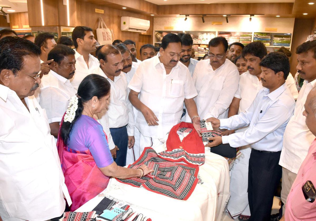 District Collector, Erode on Twitter "Hon'ble Minister for Handlooms