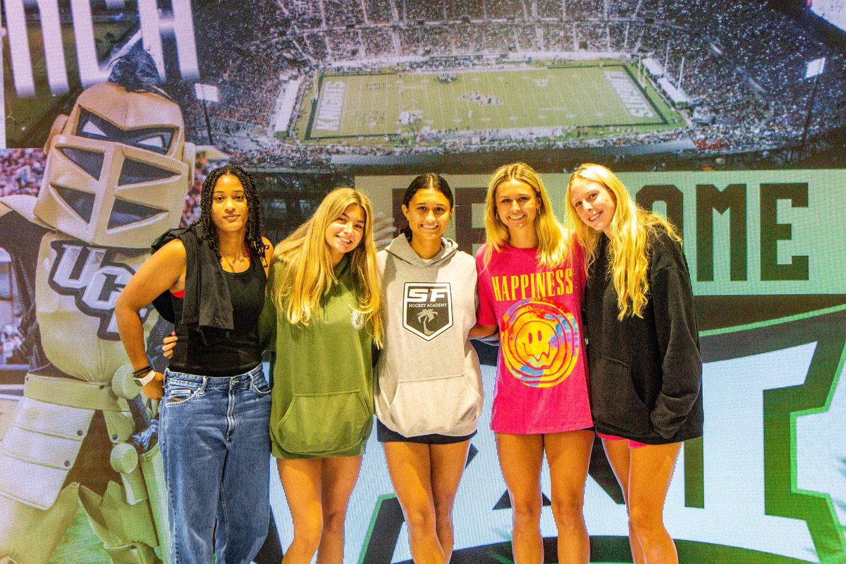 UCF_WSoccer's tweet photo. Reporting live from the 407 for the first time 🎬

➡️ Move-In Day ⚔️ https://t.co/0XpwS8DdWk