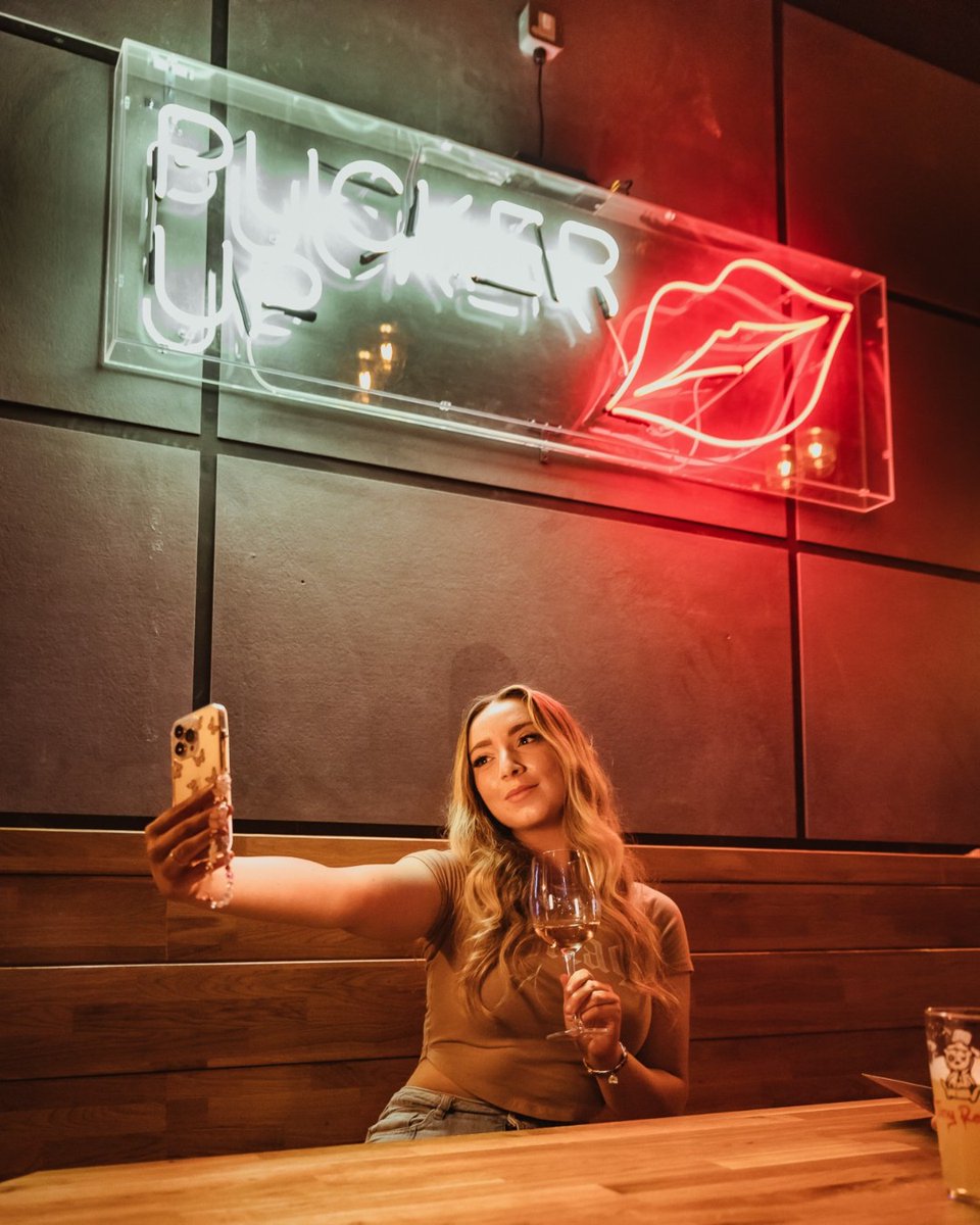If you didn't post it ... did it ever happen 💋 
#roxylanes #selfie #puckerup #photo #bowlingalley #bar #thingstodo
