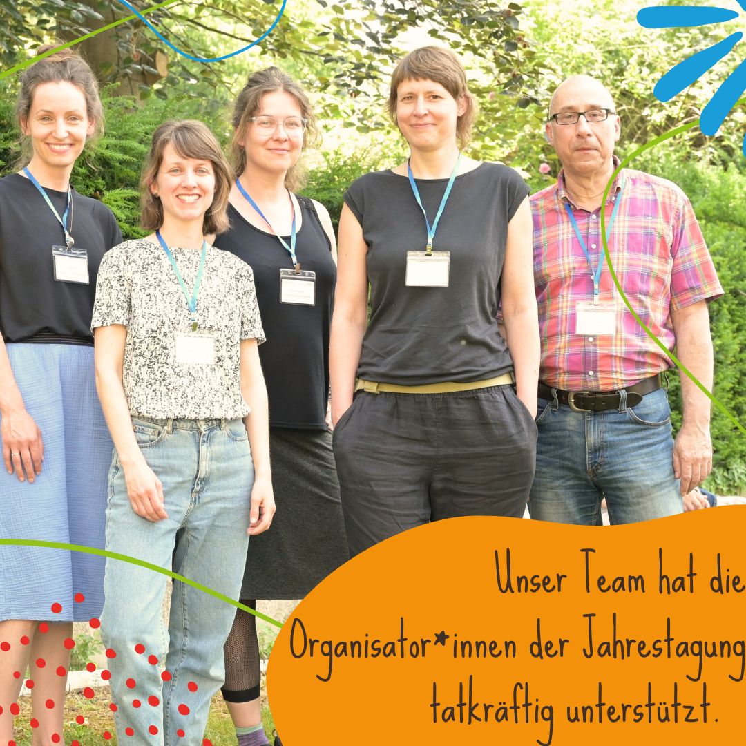 FWALeipzig's tweet photo. Eine tolle #bagfa Jahrestagung liegt hinter uns. Wir sind froh, dass wir 3 Tage voller Input & Austausch mit unserem Team unterstützen konnten! Danke an die Bagfa für die Organisation & die vielen Kolleg*innen von Freiwilligenagenturen fürs Kommen!
Teamfoto: Martin Klindtworth https://t.co/YIw44a1yvG