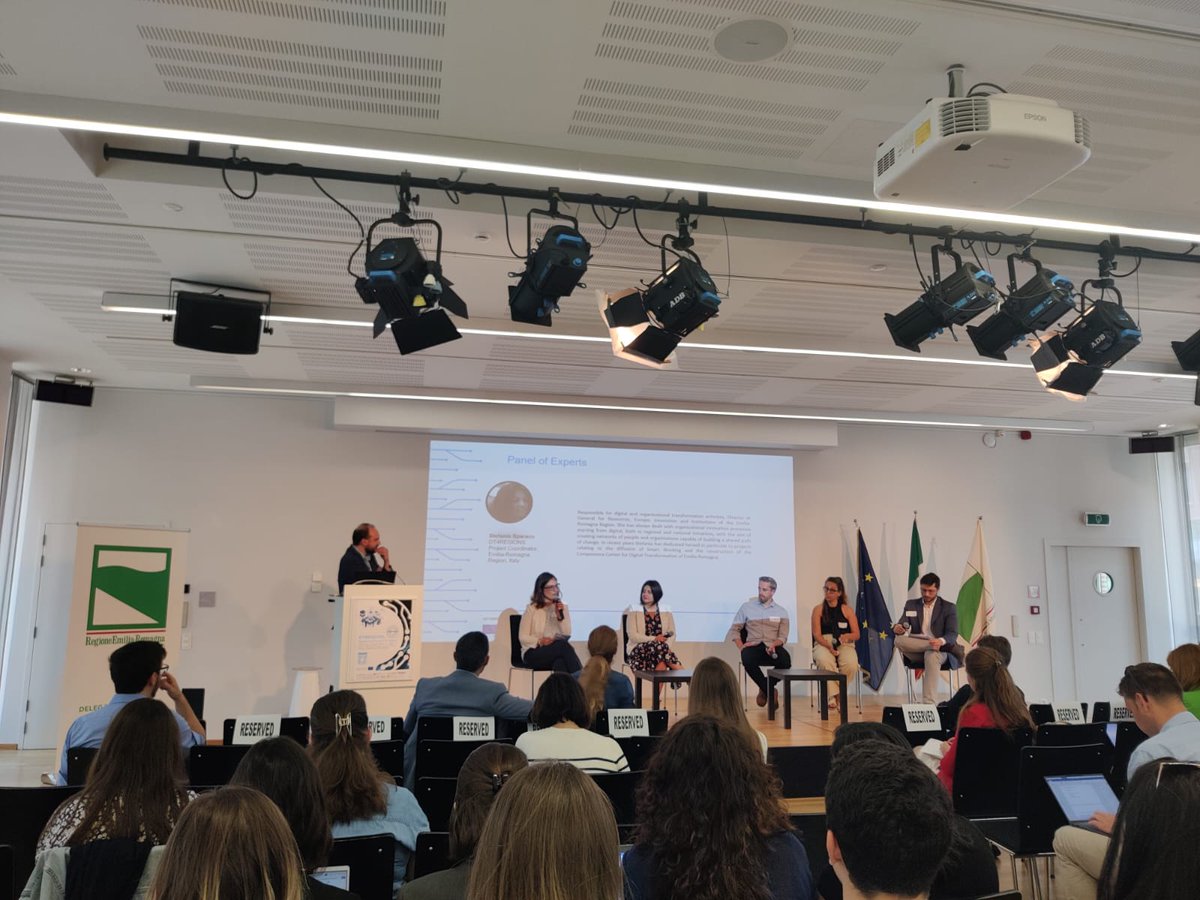 RERBruxelles's tweet photo. #DAY1 - #DT4RFinalConference
➡️ Ultimo steering committee dei partner di @DT4REGIONS
➡️Open debate su sviluppo delle skills nella PA per #AI e #Bigdata
➡️Evento su sinergie create nei 2⃣anni di progetto
@RegioneER @F_R_Frieri @Arter_ER @ERRINNetwork https://t.co/d0ClRfC9X2