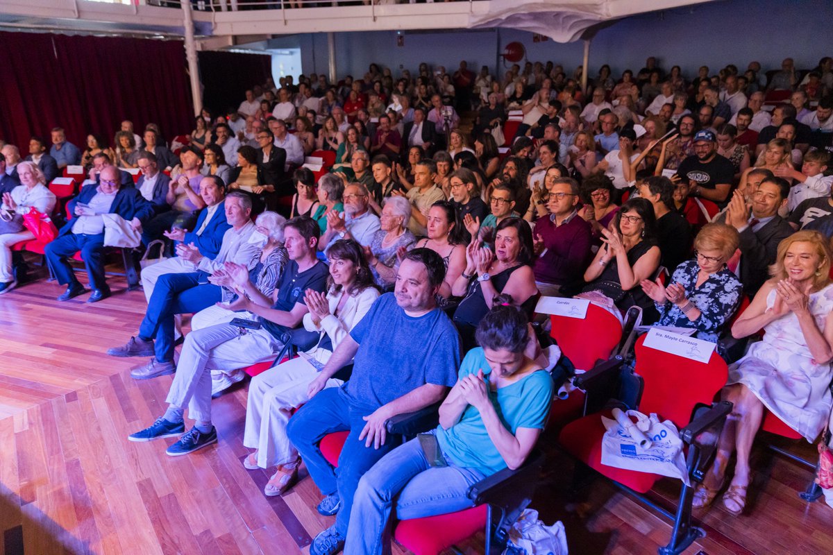 Mare_Terra's tweet photo. 🧵 Els #PremisOnes han tornat a demostrar que el medi ambient i els drets humans si que importen en una gala inoblidable, amb un Teatre Metropol ple de gom a gom 🙌 https://t.co/srjPSsHYpP