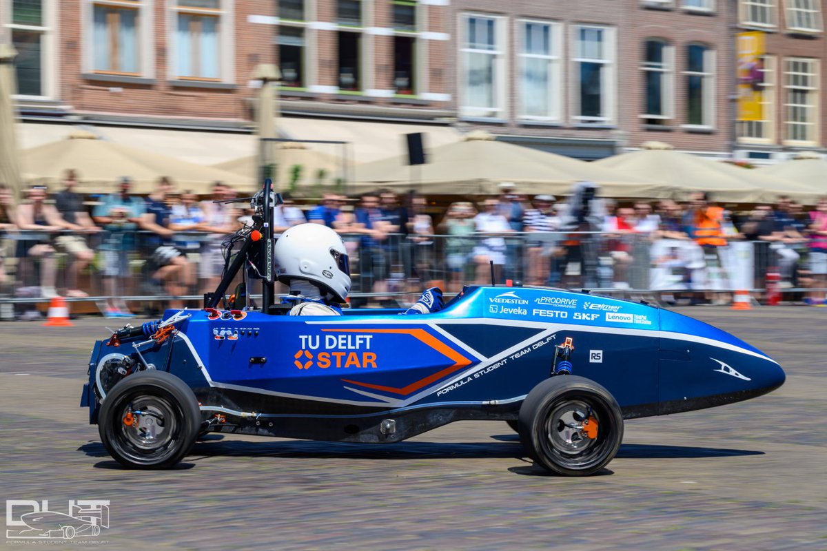Visor down. Action.

#formulastudent #rollout #racecar #f1 #motorsport #electric #competition #university #tudelft