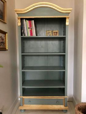 EmmausCambridge's tweet image. We love seeing our customer's furniture transformations! Recently a customer upcycled this oak cupboard into a beautiful statement bookcase 😍

We have amazing furniture in stock that have huge upcycling potential - visit us and find your next DIY project!