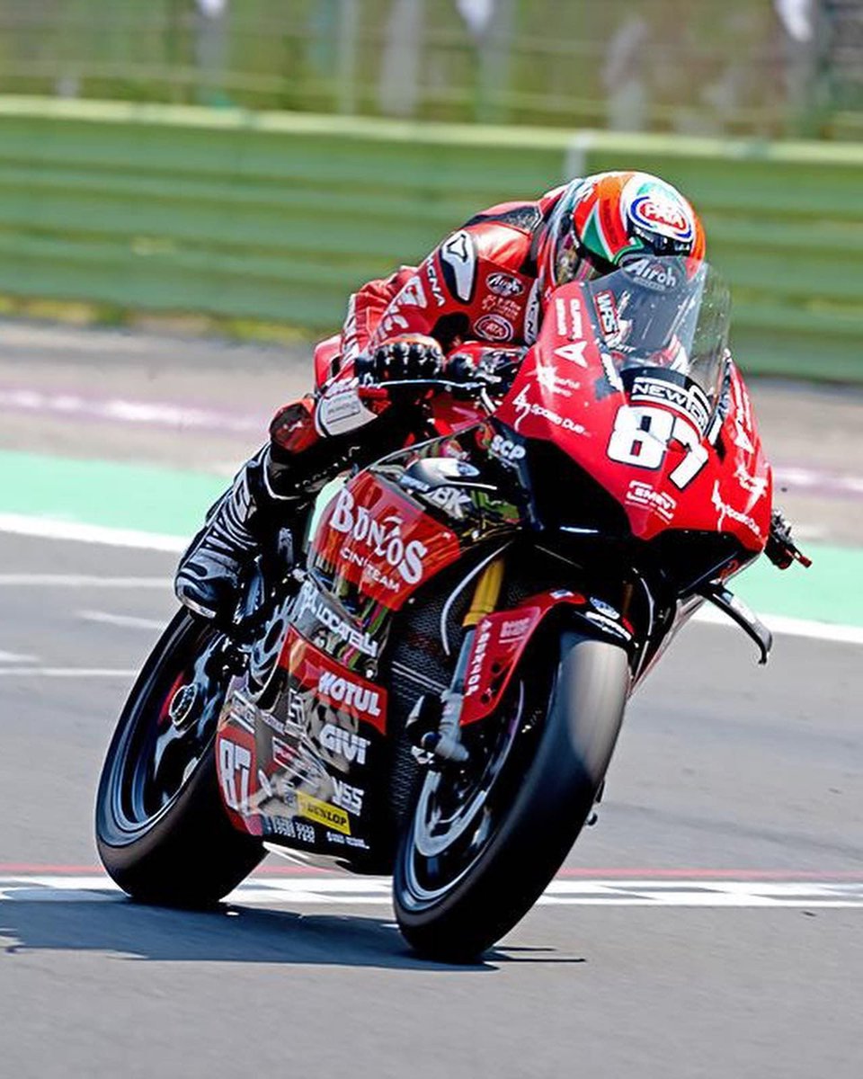 Barni Spark Racing's Michele Pirro (#1) uncharacteristically crashed out of the second race in the CIV SBK round at Vallelunga allowing Luca Bernardi (Aprilia) to take the win and Broncos Racing Team's Lorenzo Zanetti (#87) to move into the lead of the championship #ForzaDucati