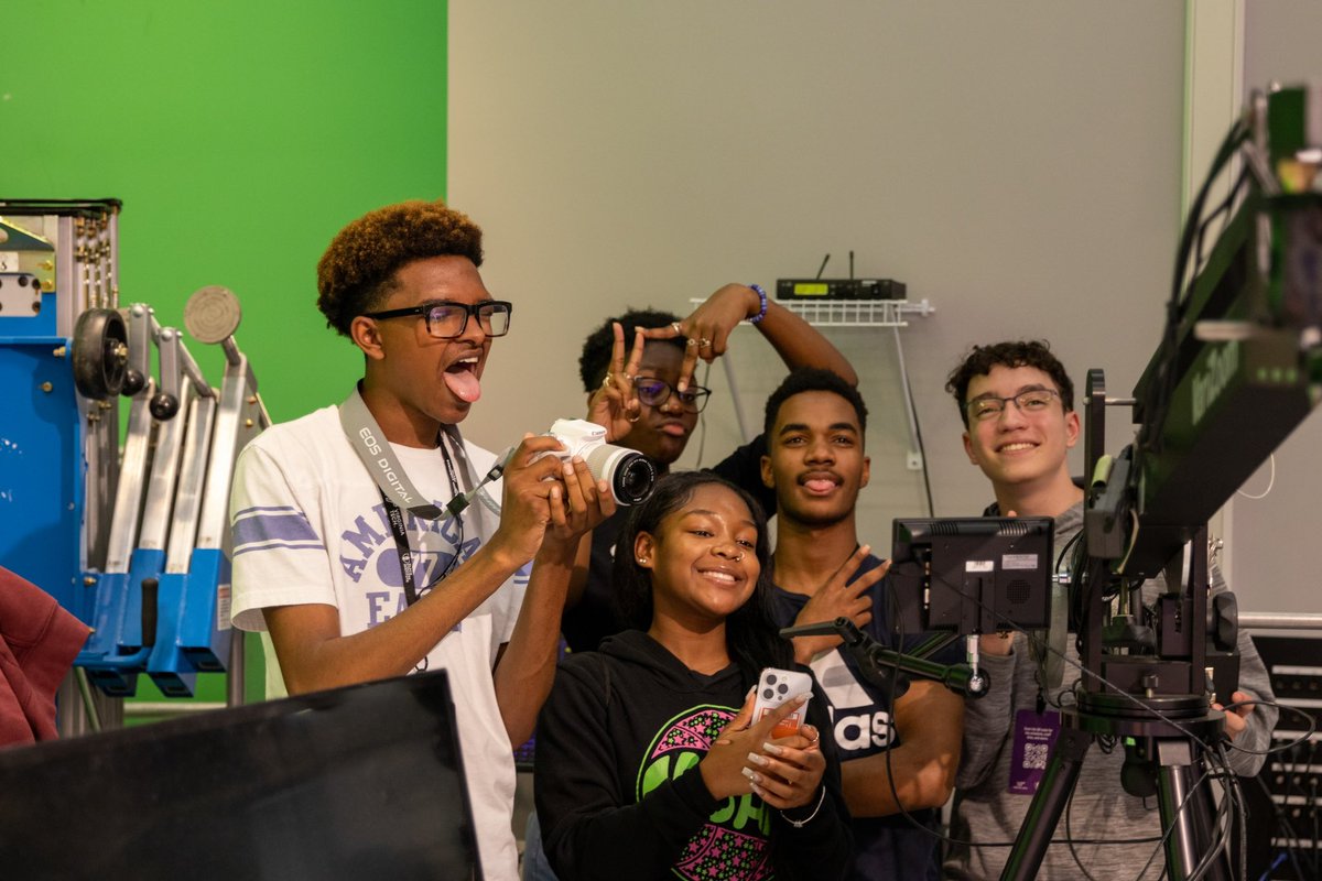 VT School of Communication tweet media