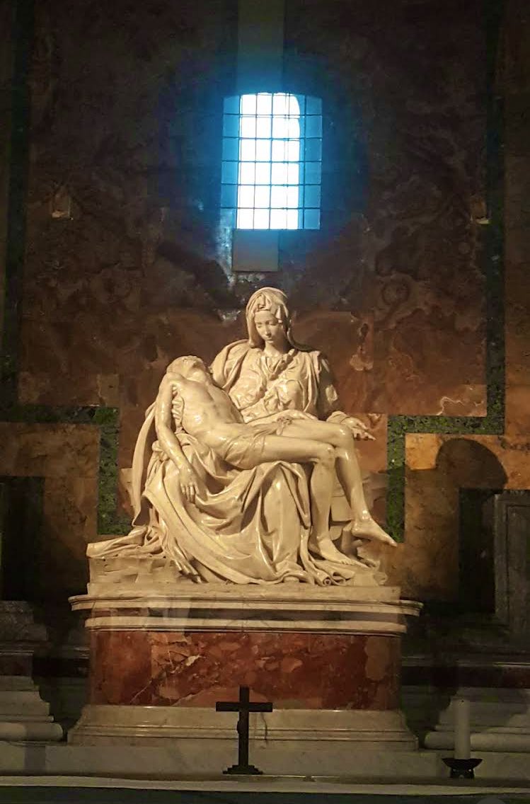 La Pietà, kucağında ölü İsa’yı tutan Meryem’in heykeli Michelangelo'nun eşsiz eseri Vatikan’da Aziz Petrus Bazilikası’nda 
Merhamet önce önce kendine
Sonra ötekine
Yaşamın atardamarı merhamet
