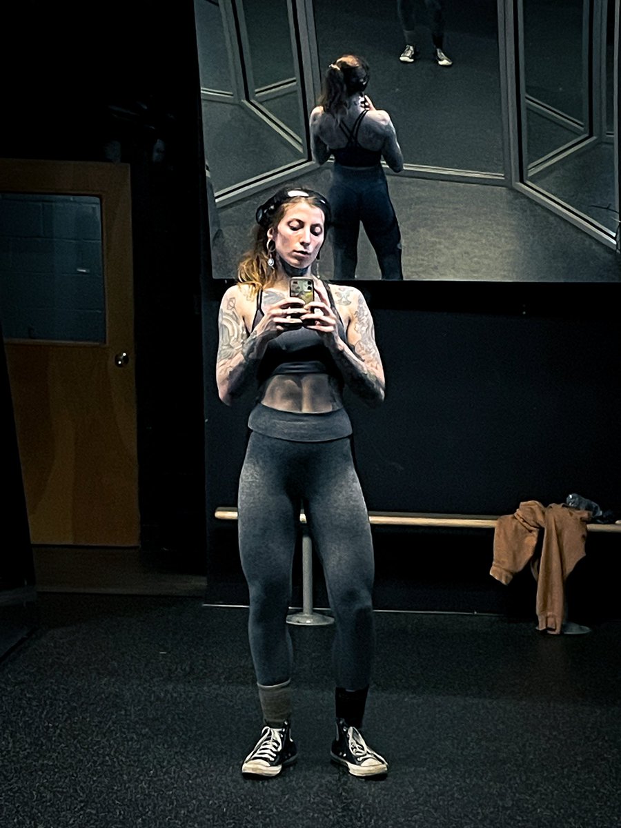 themajoroni's tweet photo. What motivates you in the gym? 💚
.
#gothgirl #altgirl #girlsthatcosplay #cosplayergirls #fitgirl #musclemommy #musclewoman #girlswithmuscle #fitness #powerlifter #powerliftingwomen #cancersurvivor #RedHeadedWoman #goths #gymgirl #gymgirls #gymmotivation #gymrat https://t.co/nsPbYSK7TW