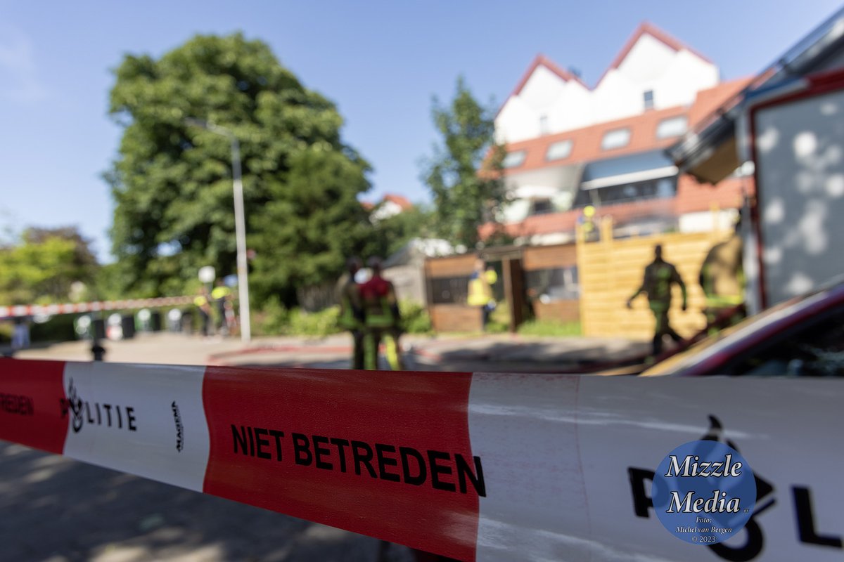 mvbergen's tweet photo. Woning verwoest door #brand aan de #Westhoff in #Spaarndam, de #politie gaat onderzoek doen naar de toedracht. Zie @hdhaarlem via https://t.co/r48bfvqZd0 https://t.co/5tCMJHTfSC