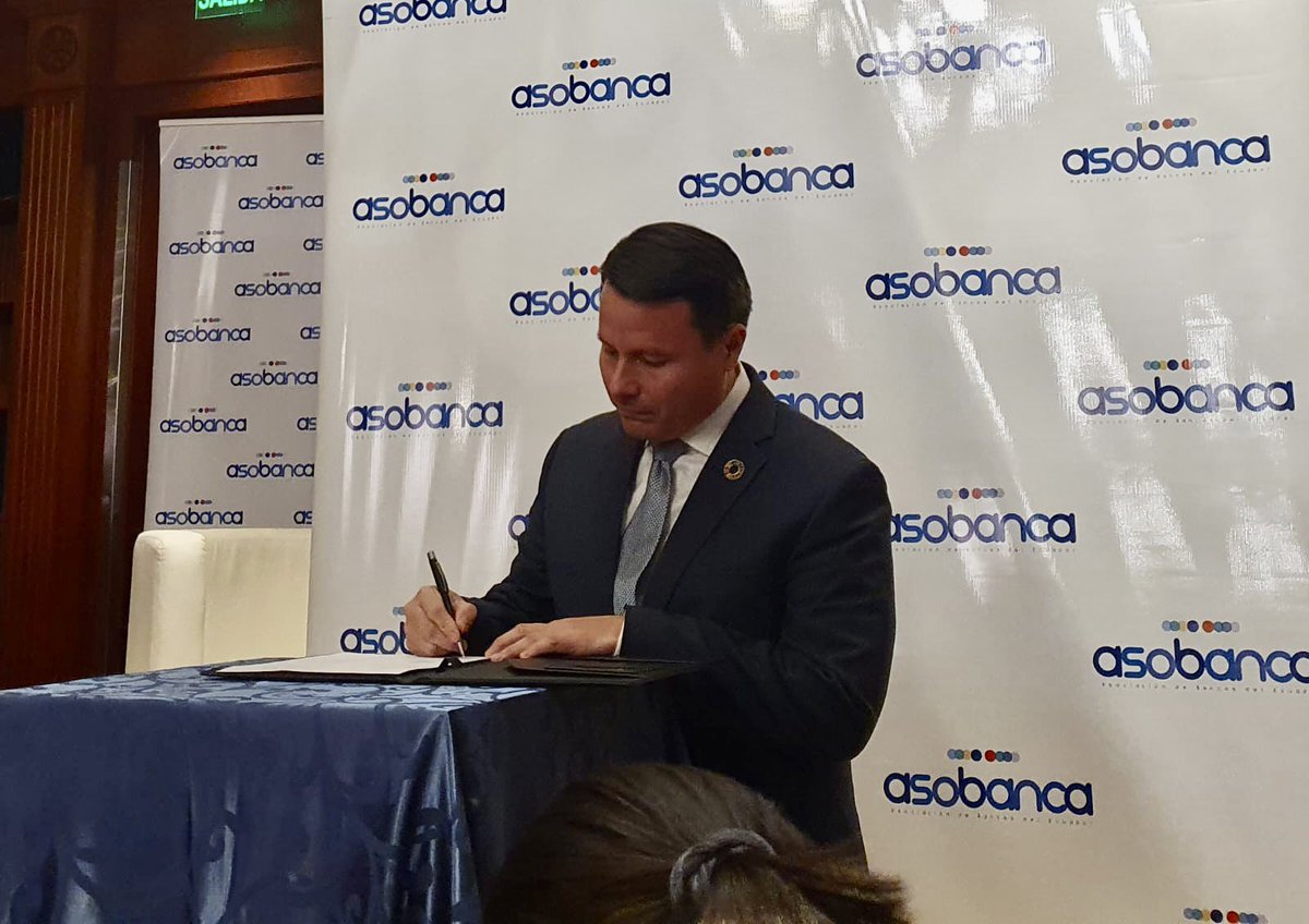espae's tweet photo. ESPAE-ESPOL firmó como testigo de honor el Protocolo #FinanzasSostenibles 2.0 que ratifica el compromiso contra el #CambioClimático. @espae @valoresbvq @IFS_EC @IFC_org aportan a la construcción de capacidades en la industria para la emisión de Bonos Verdes,Sociales y Sostenibles https://t.co/NDvwk17Y9f