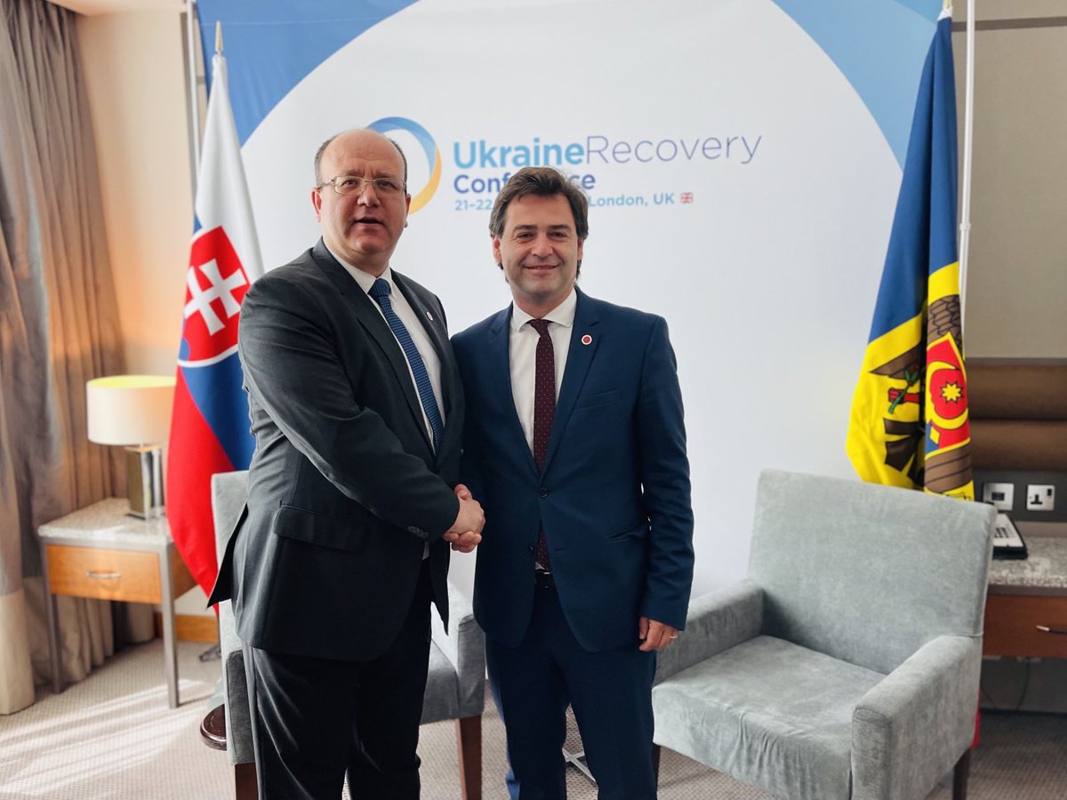 Pleased to meet my Moldavian partner and longtime friend 🇲🇩 FM @nicupopescu during #UkraineRecoveryConference 🇺🇦 in #London. Confirmed support to Moldova’s 🇪🇺 #EU integration & importance to keep up speed of reforms. #Slovakia 🇸🇰 will continue helping #Moldova 🤝