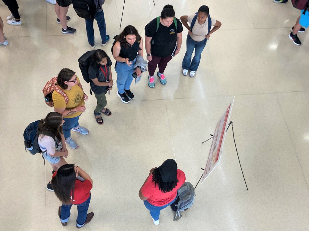NebraskaEPSCoR's tweet photo. Takin' care of #scicomm business
(& #NSFfunded #REU students)!
Kudos to @UNLGradStudies for today's mock symposium, showing our summer guests the #secretsforsuccess in giving research poster talks. @unlchemistry's @mgriep1 gets a ๐ for mentoring!
Info: https://t.co/KNaxAYkY3t https://t.co/kefgCedePz