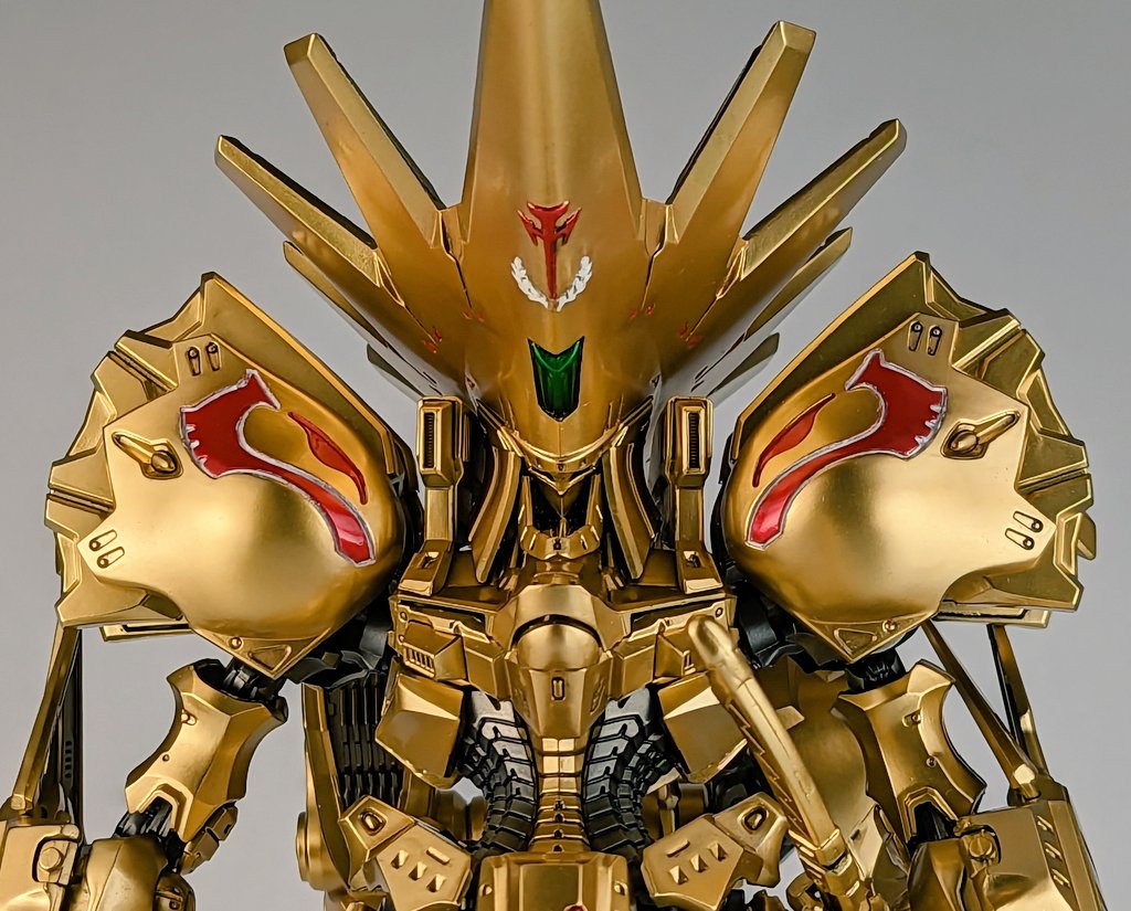 crazybonecrazy's tweet photo. IMS 1/100 ナイトオブゴールドAT
完成したッ！！！！
20年以上前からこの手に欲しかった！人生のベストマシンッッ！！
個人的に思い入れがある旧カラーで塗装。メインはボーンペイントのKOGゴールドとフレームはスモークシルバー。→
 #FSS_jp  #ファイブスター物語
 #ナイトオブゴールドAT https://t.co/uv9i4uZZhh