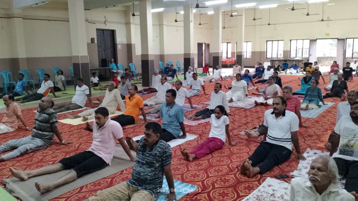 CSC_Kerala's tweet photo. CSC VLEs of Kerala participated in International Yoga Day.
By promoting Yoga, this day encourages individuals to embark on a journey of self-discovery, inner peace, and holistic health.

@moayush
@CSCegov_
@CSCSPV_Health
#CSCpeYoga
#MyYogaMyPose https://t.co/VMTGFVpnlP