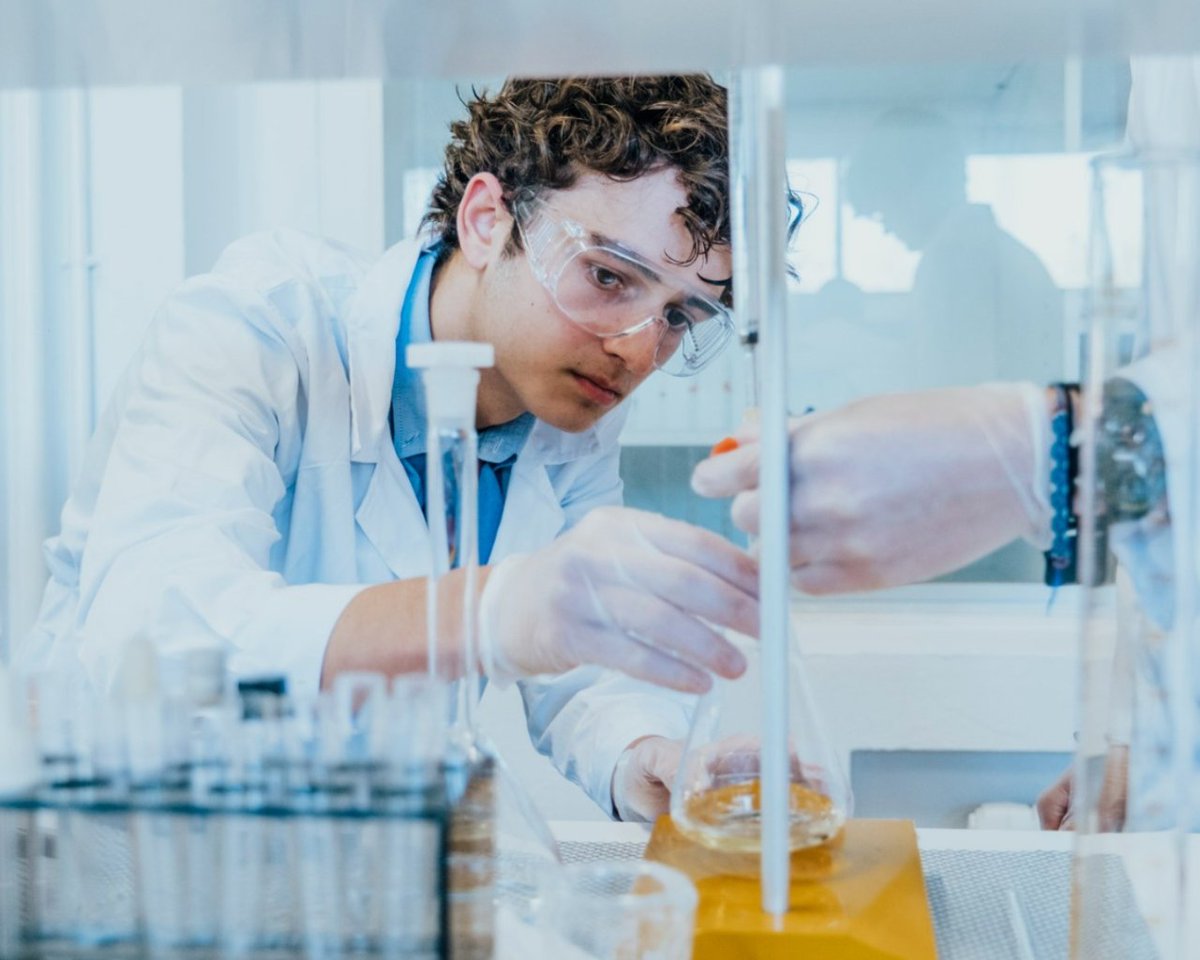 Nuestros alumnos son increíbles y no dejan de asombrarnos 🤩 Enrique Rubio Miralles ha obtenido la segunda mejor puntuación en los Premios Extraordinarios de Bachillerato 🎓🏅 ¡ENHORABUENA, ENRIQUE! Estamos muy orgullosos de ti 🙌 #ColegioMeres #CognitaWay