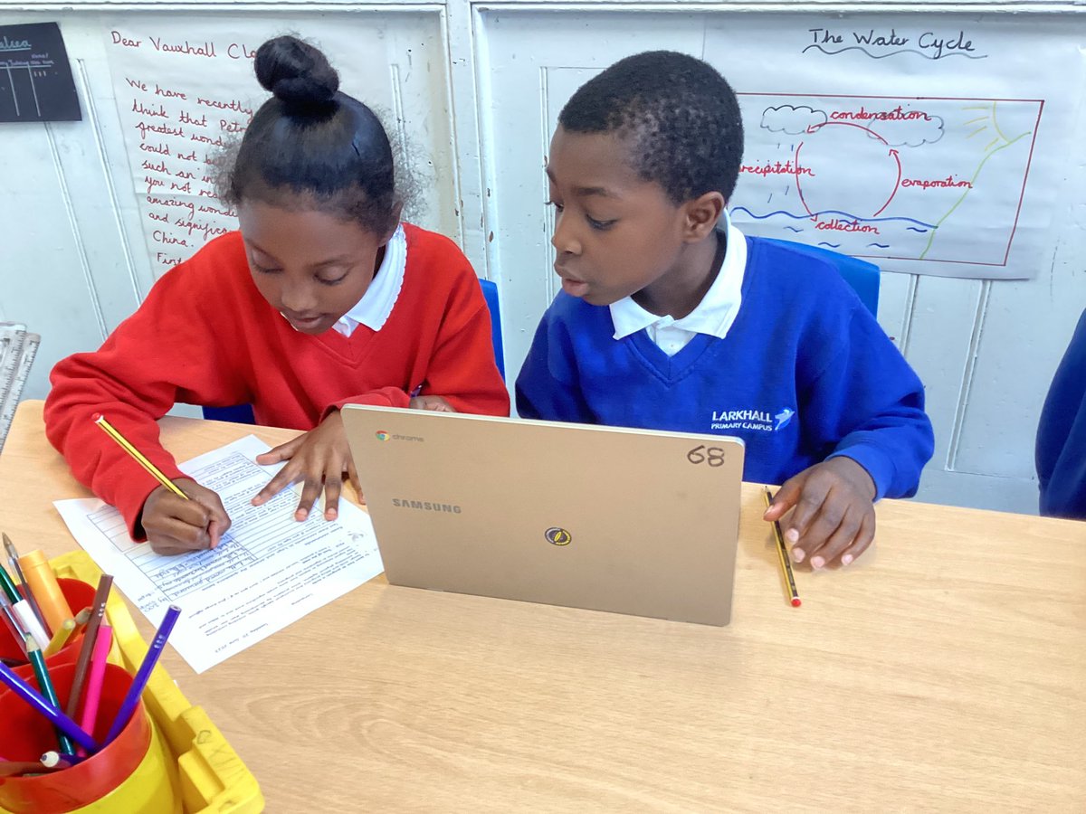 LarkHallPrimary's tweet photo. Year 4 collaborating during computing to program a turtle. They also used their revising skills to fix mistakes #lhchelsea #lhvauxhall #lhstu #lhcomputing #lhblp https://t.co/y1pec6TXbo