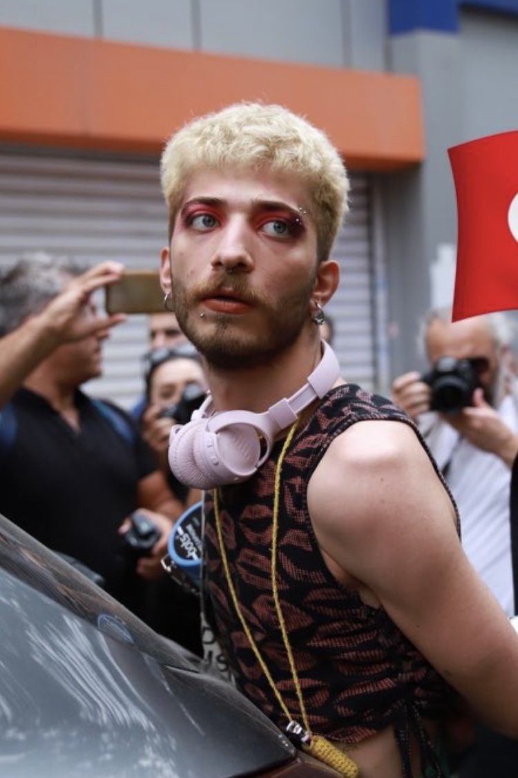 2022Allstar's tweet photo. Terörün kılık değiştirmiş hali tip gençlik kolları dhkpc ve HDP faaliyetlerine katılan bu şahıs HDP milletvekili özgül saki desteğiyle sahaya sürüldü. aşırı makyaj ve aksesuarlarına dikkat.
#SONDAKİKA iğrenç Gökkuşağı Osman Gökçek
Şırdancı Mehmet @MHP_Bilgi @Akparti LGBT https://t.co/xNiKUkVdVS