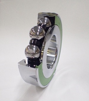 sibucho_labo's tweet photo. 【IMT軸受】
NTNが開発した射出成形機用のボールねじ支持部の軸受。業界初の"セパレータ保持器"を実現。

従来は繋がった保持器で球を支えるが、セパレート式は保持器が独立している。空間を確保でき、グリス増量等の性能向上が可能。

まだ改善できるのか軸受、すごいなぁ。

https://t.co/KIoUbmfBGd https://t.co/PVdohq4hx7