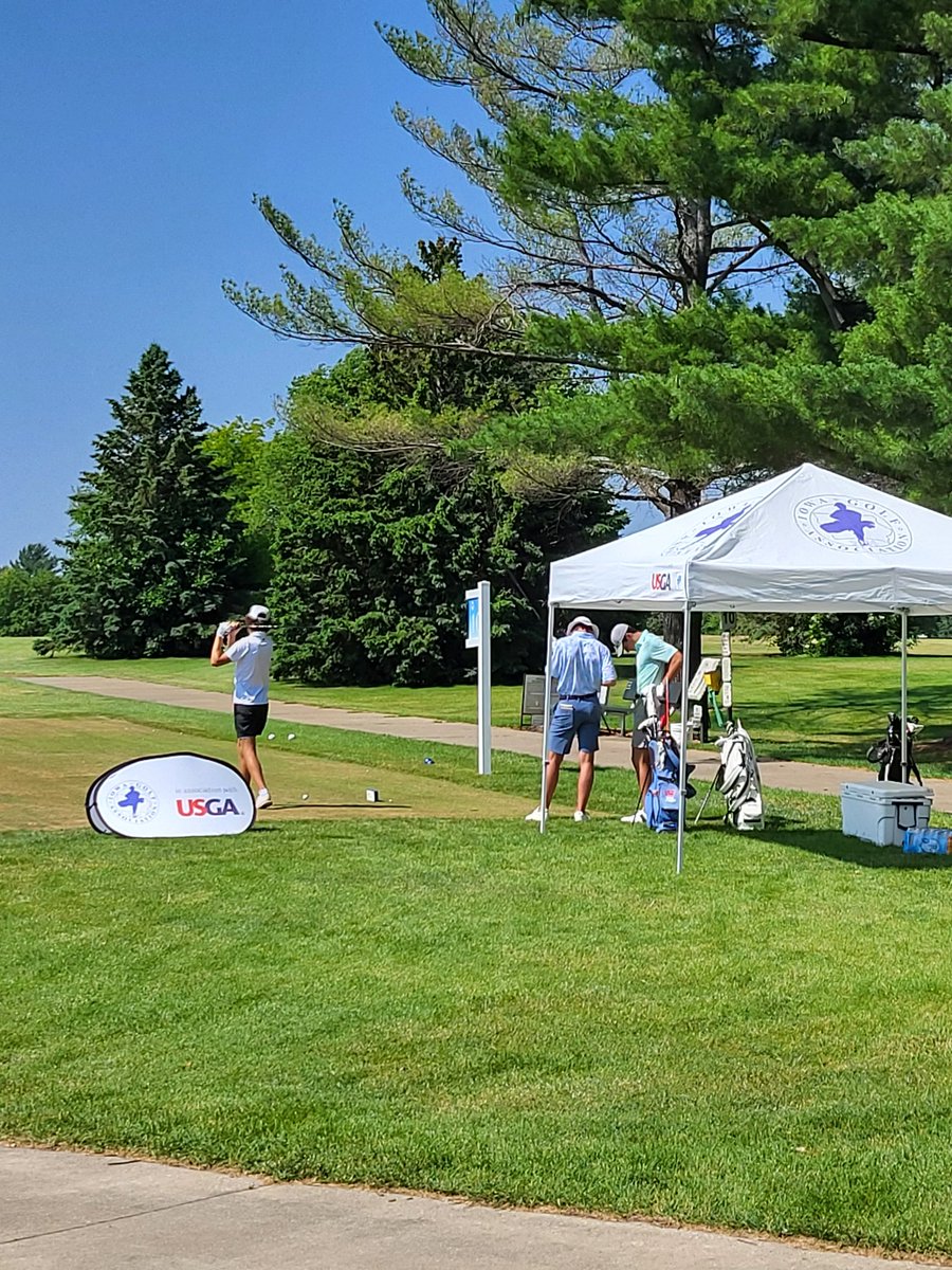 GolfCoachJJ's tweet photo. Catching some good golf and warm weather at the @IowaGolfAssn Junior Am! #FutureStorm #SCGolf #RecruitingTrail https://t.co/7w8XhSXmi8