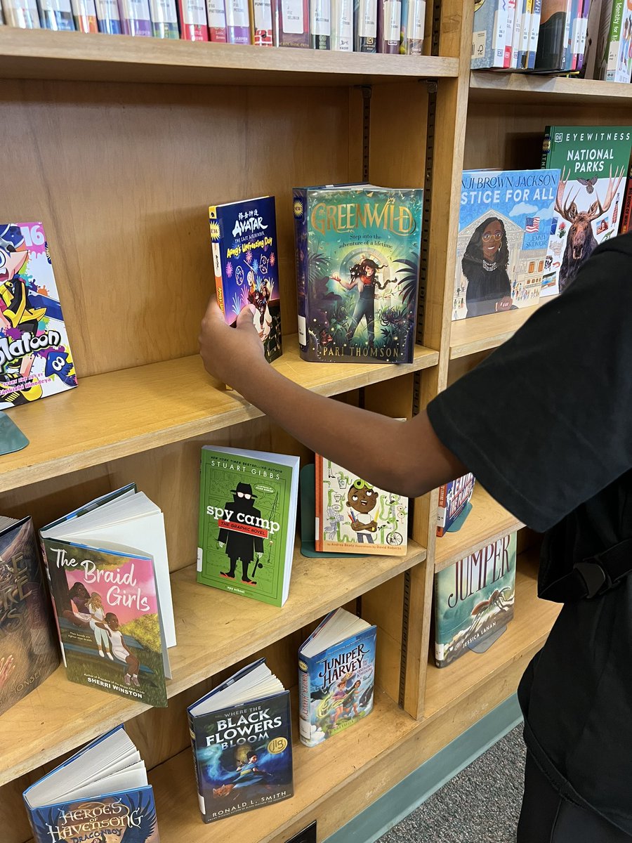Grecco216's tweet photo. Thank you to the @PaineBranchLib and to FiFi’s ice cream for supplying the fun today @HuntingtonSCSD #EOYFun #PantherPride🐾 https://t.co/QpXE07yBw6