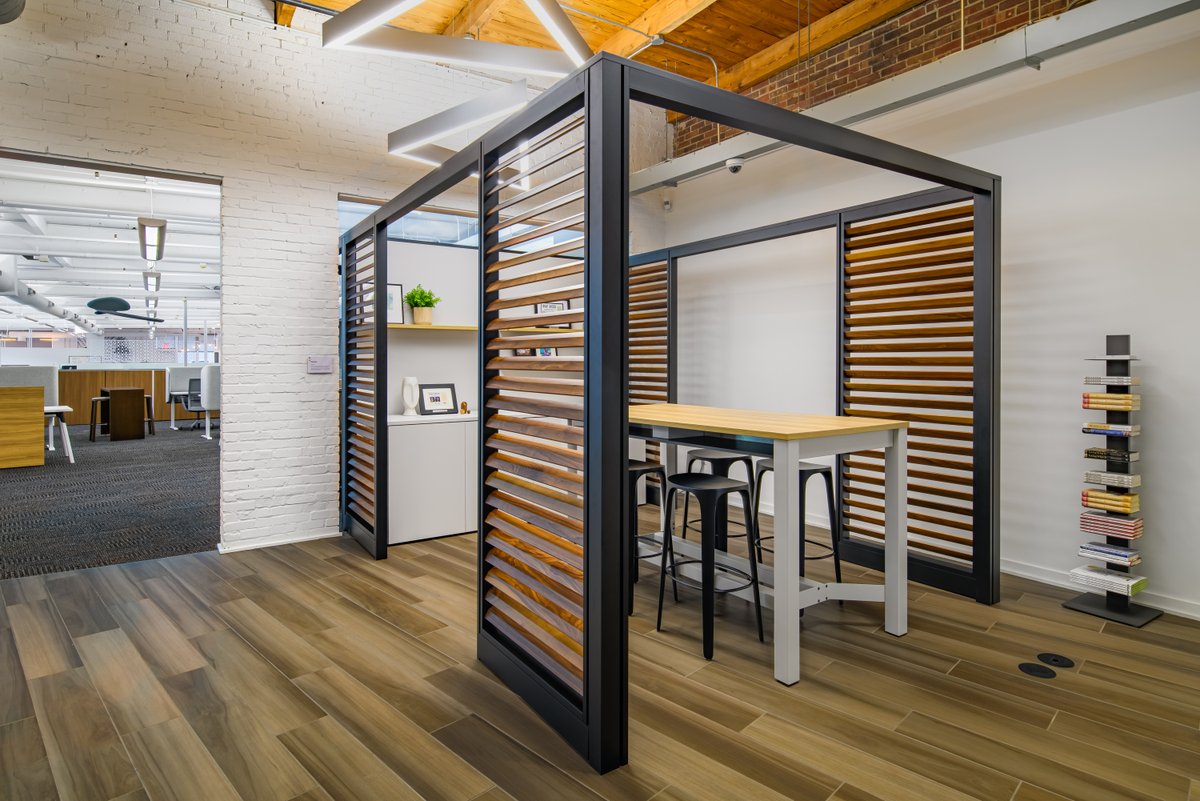 MichaelFirsich's tweet photo. RJE Business Interiors recently renovated their #indianapolis showroom. It was an honor to capture this for them.

#architecture #interiordesign #architecturalphotography #buildingconstruction #michaelfirsichphotography https://t.co/FqDzkYjyv4