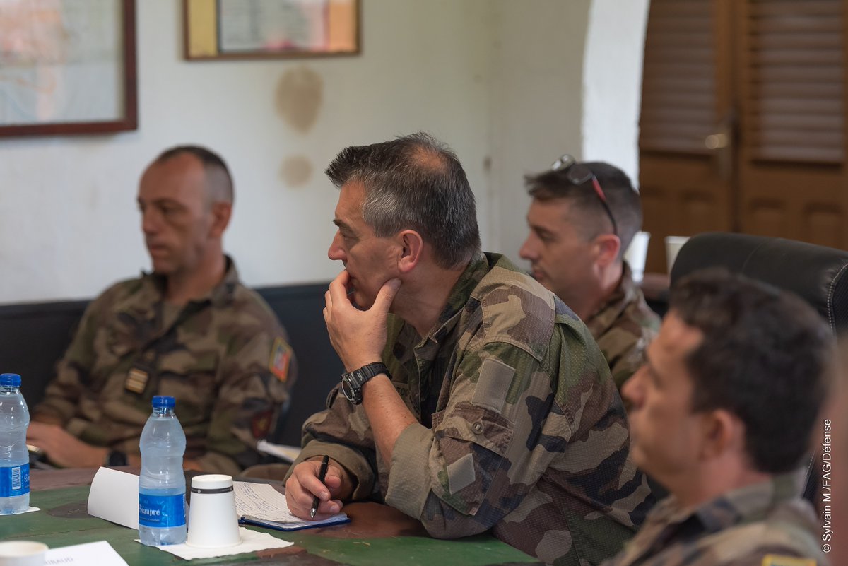 CommandementFOT's tweet image. Du 19 au 21 juin, le GCA TOUJOUSE effectuait une visite de commandement aux @Armees_Guyane.
Collectivité territoriale d'importance capitale pour l'@EtatMajorFR et l'@armeedeterre : espace unique pour l'aguerrissement et la #PrépaOPs de nos combattants !
@troupesdemarine #ComFT