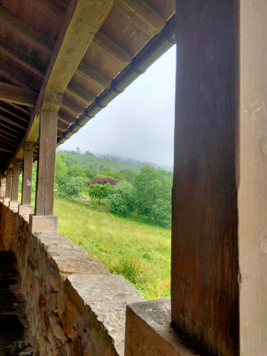 TurismoBakio's tweet photo. San Pelaio baseliza Bizkaiko elizarik ospetsuenetakoa da, bai kokalekuagatik -itsasoari begirako hegi pintoresko batean- bai antzinakotasunagatik.
San Pelaio Es una  de las ermitas románicas  más populares de toda Bizkaia.
#bakio #bakiobizitzada #romanico #SXII https://t.co/2UsZk8lw9I