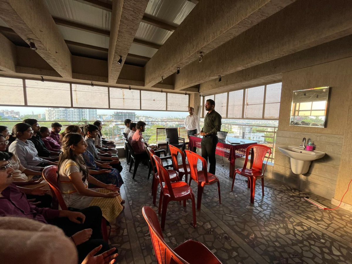 aol_bgm's tweet image. Our @aol_bgm #HappinessProgram  Teacher CA @MitanshuSarda conducted Meditation session for corporate employees in Pune on this #InternationalYogaDay .
@ArtofLiving #YogaforOneWorldOneFamily @allaboutbelgaum @PuneTimesOnline
