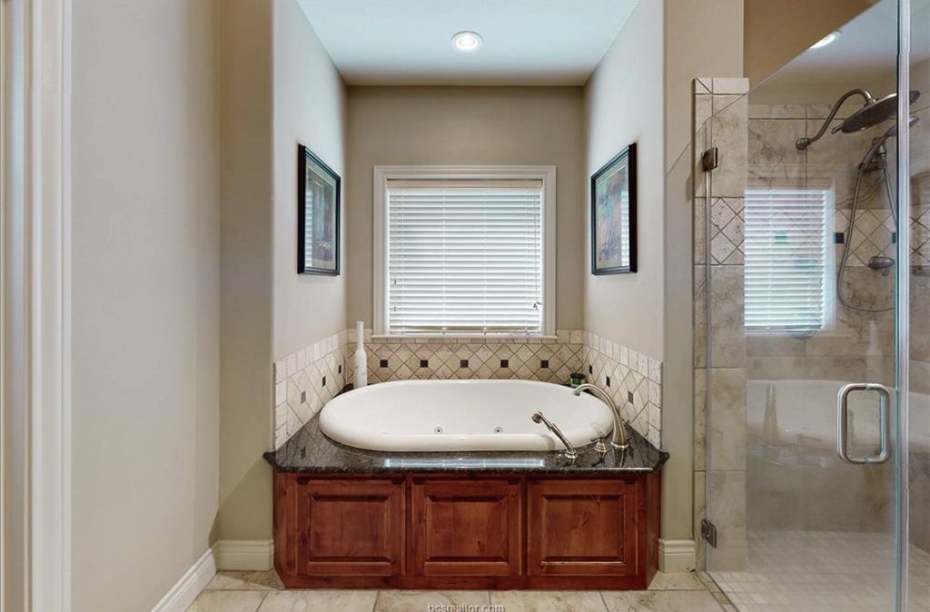 Just SOLD!
Residential Listing
4682 River Valley Dr
Bryan, TX 77808
3 bed, 3 bath
2,468 sq ft
List Price: $600,000.00

Listing Brokerage: Century 21 Beal

#4682rivervalleydr #realestate #tm5team #justsold #homeoftheday