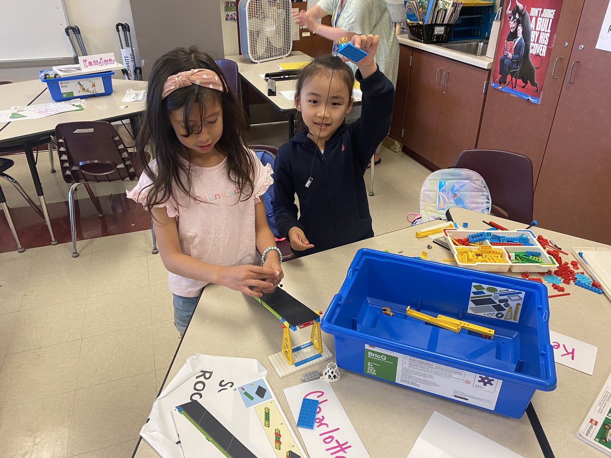 D73Hei's tweet photo. Looks at these smiles in Key to 73 STEM and the partnerships being formed in Reader’s Theater! Students love being @D73Hei! @District_73 #BetterTogether #HawthornHits100 https://t.co/hJNpOJ97Xj