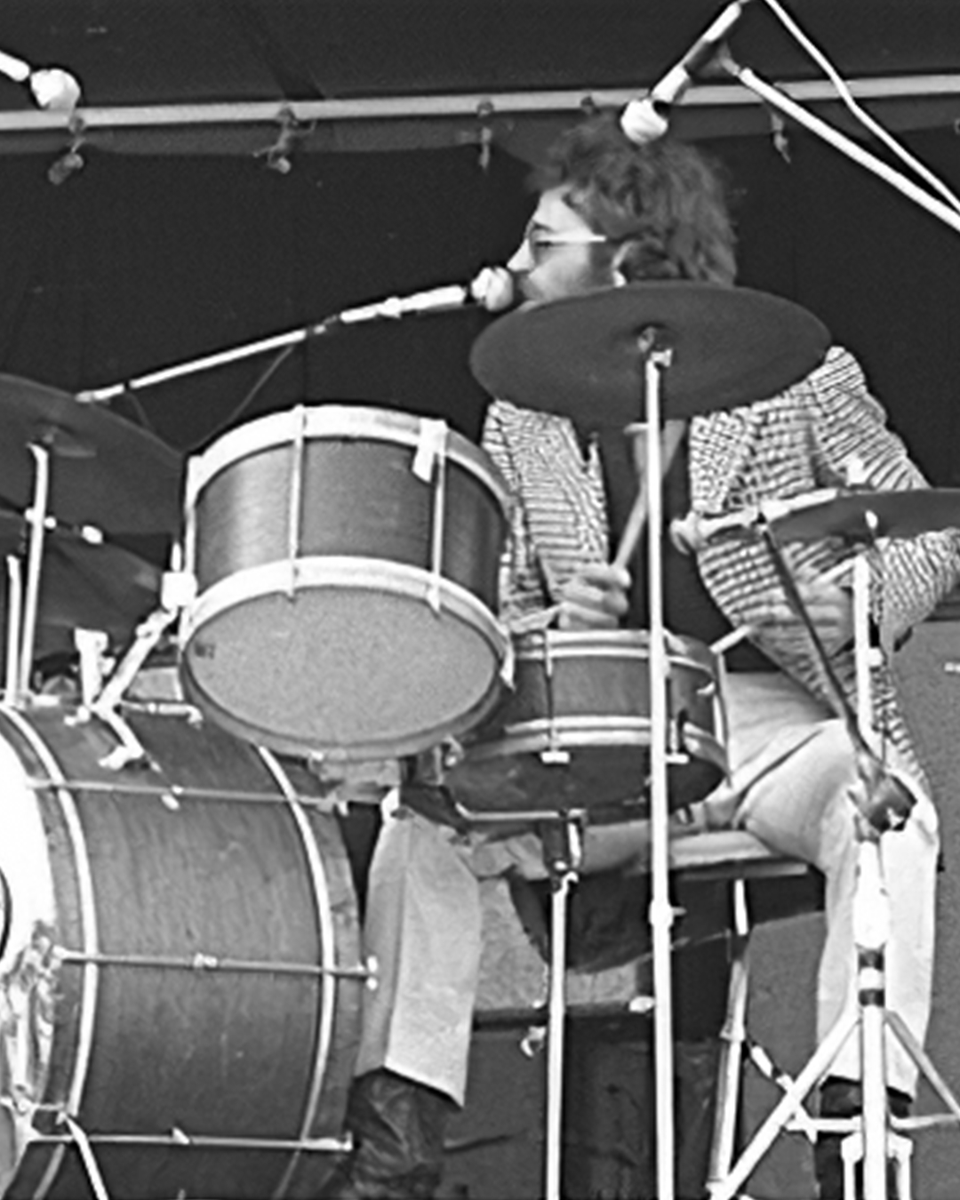 r0bbier0berts0n's tweet photo. At the Toronto Pop Festival with the fellas #onthisday back in 1969. 🎶

📸 David Gary Fisher https://t.co/59MBviiDTf