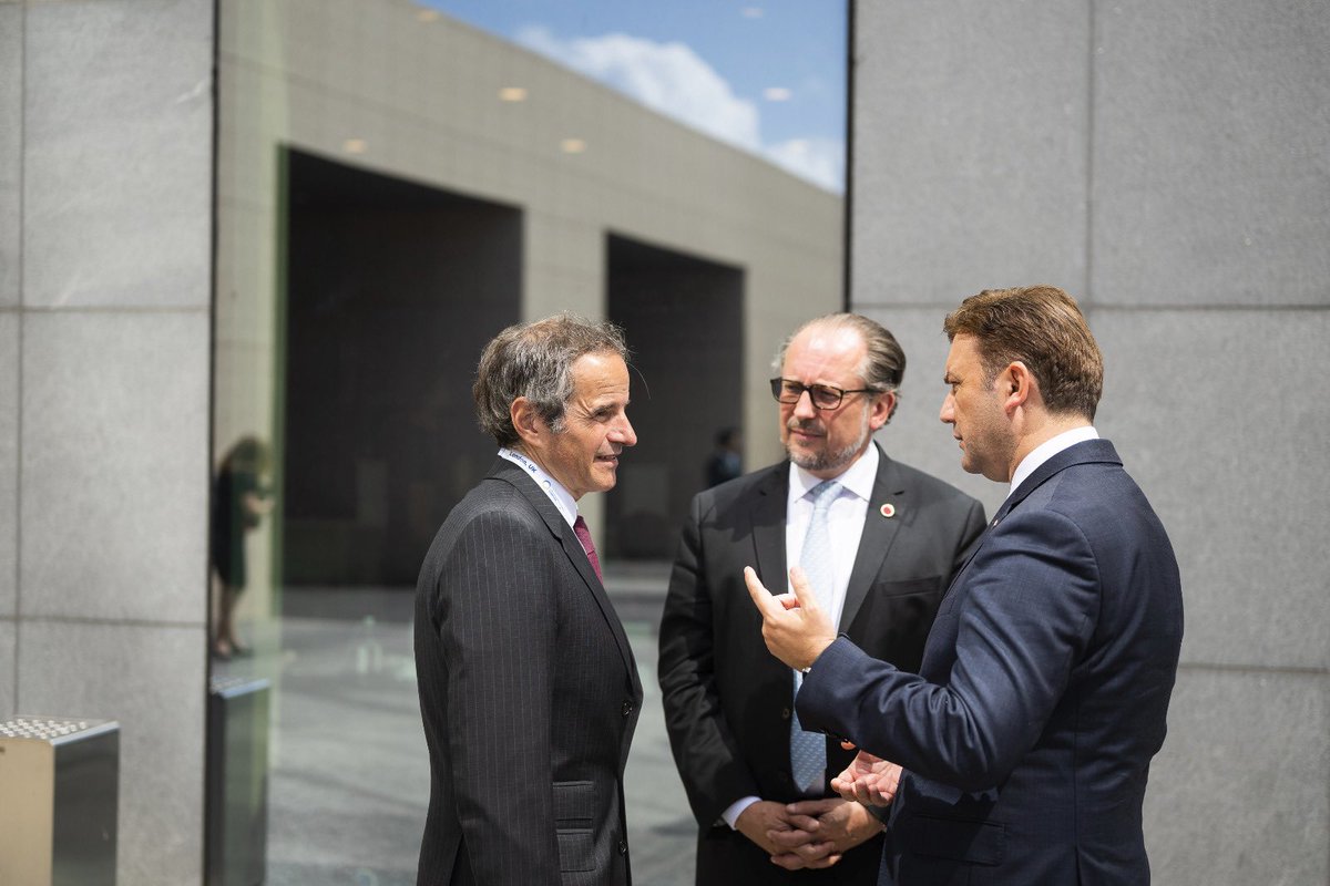 a_schallenberg's tweet photo. Proud to represent Austria at #URC2023 in London today.

Our message to the government and the people of #Ukraine is crystal clear: We stand ready to contribute to Ukraine’s reconstruction. We want a strong, independent, free and prosperous 🇺🇦. https://t.co/TNRzfrUetw