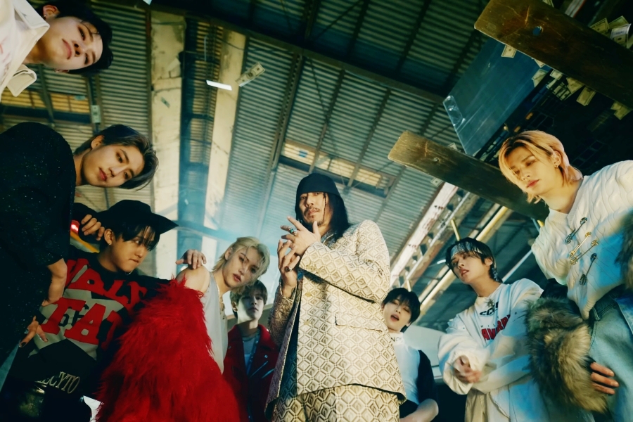 WATCH: #StrayKids And #TigerJK Go Hard In Fiery New MV For 'TOPLINE'
soompi.com/article/159551…