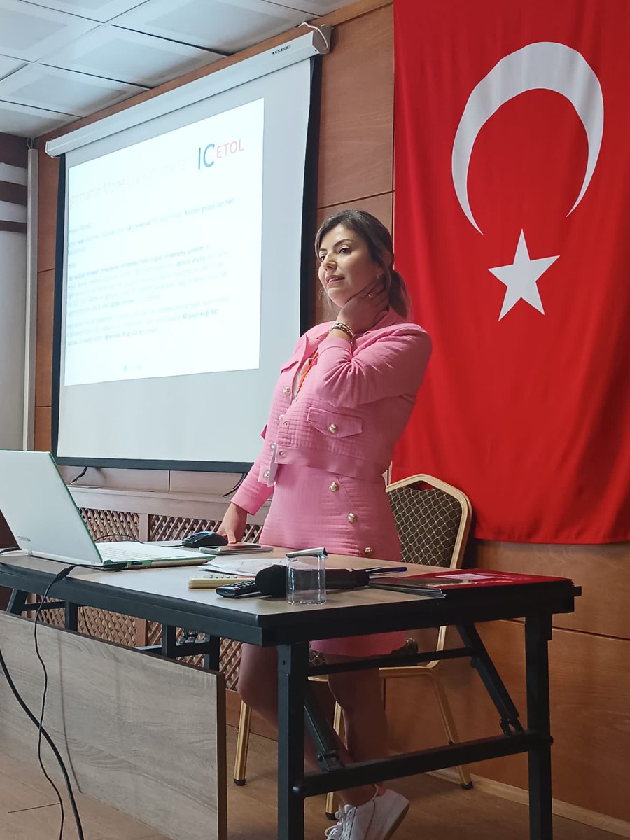 Cansrtts's tweet photo. 2 günde 2 ayrı şehirde bildiri sunmaya çalışan ben 💪
@ICETOL1 #ICETOL https://t.co/k7Zr8DrpXT