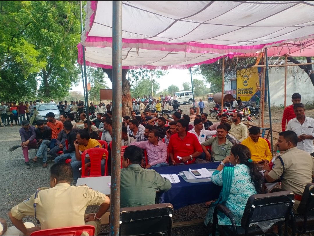 SpDewas's tweet photo. ➡ जिला पुलिस देवास थाना भोरासा ने पुलिस मुख्यालय भोपाल द्वारा चलाए जा रहे विशेष अभियान के अंतर्गत थानों में रखे जप्तशुदा वाहनों  की नीलामी की कार्यवाही।
➡ 20 दो पाहिया वाहनों की नीलामी की गई। 
➡ नीलामी की कुल राशि 1,67,100/- रुपए 
उक्त अभियान में कार्यवाही जारी रहेंगी https://t.co/sW7M8iJGIG
