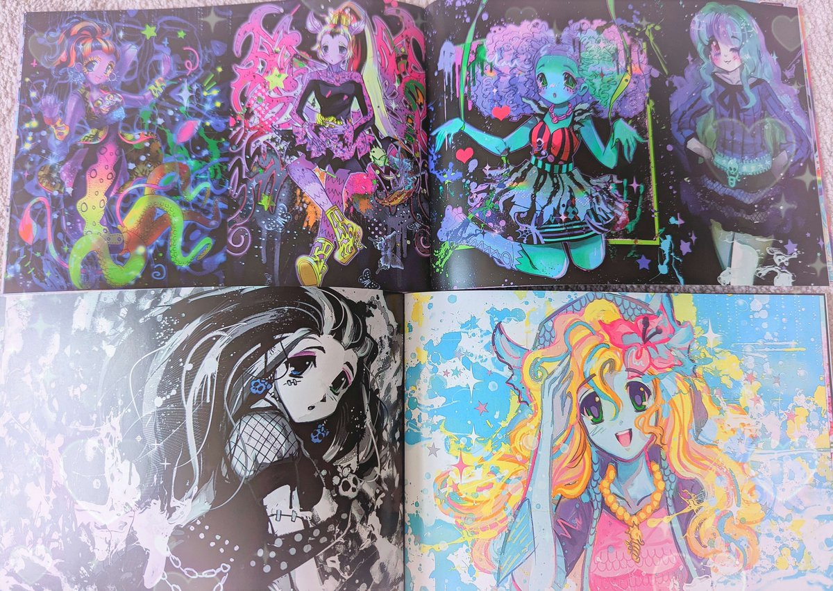My Monste High zines came in !!! I'll have them at DCC this weekend :D