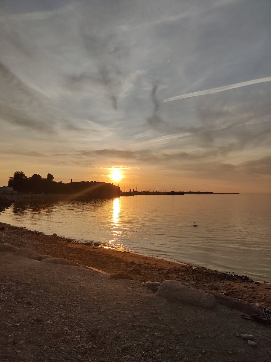 FannyDhelia's tweet photo. After the poster session (and some really nice snacks - the food has also been great!) had some time to play tourist in #Tallinn, see some old and some new places. I have missed the sea! https://t.co/QmL9mbfTaQ