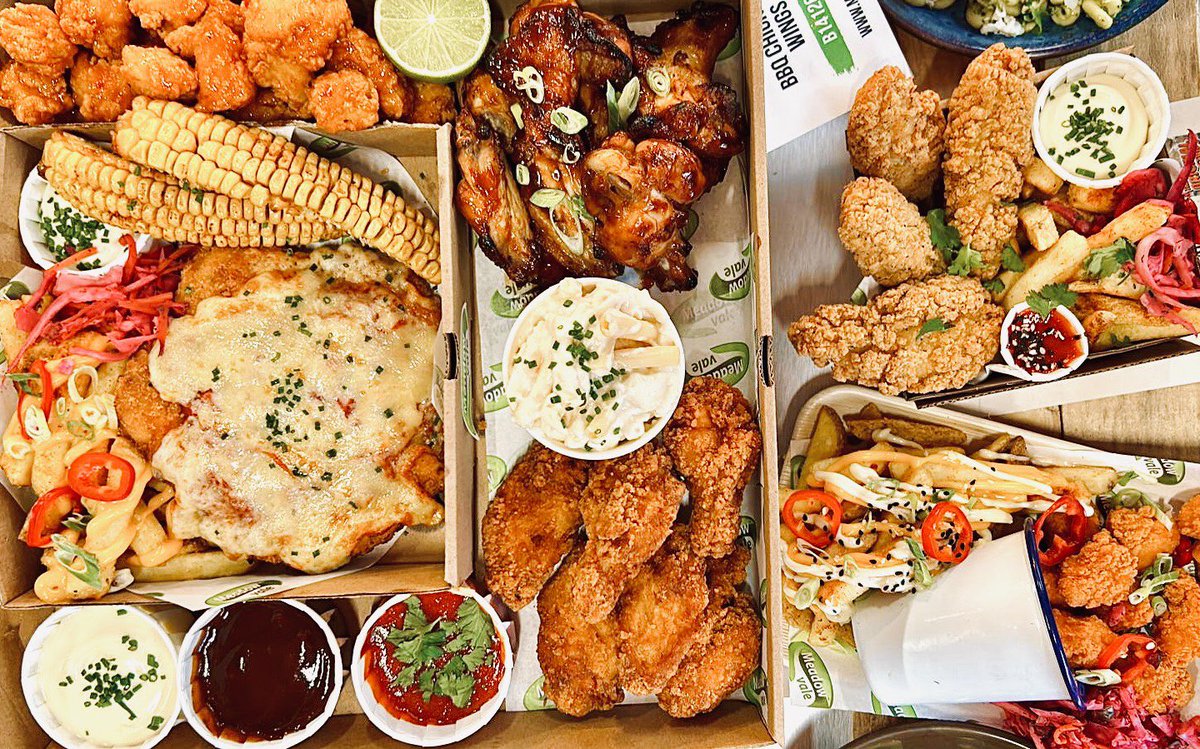 meadowvalefoods's tweet image. A fantastic first day at the @Pizzapastashow comes to a close! 

It’s been great to receive such positive feedback regarding the versatility of our award-winning chicken products for Italian style menu applications.

See you tomorrow for day 2! ✌️#pizzapastashow #epps2022…