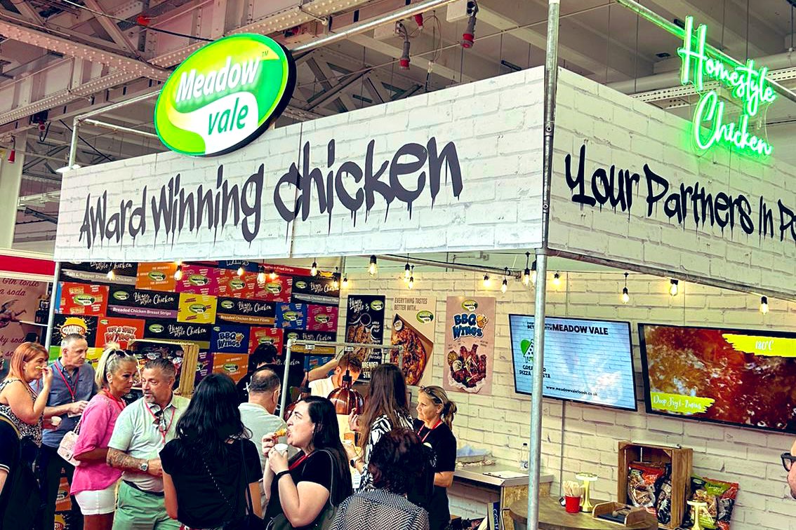 meadowvalefoods's tweet image. A fantastic first day at the @Pizzapastashow comes to a close! 

It’s been great to receive such positive feedback regarding the versatility of our award-winning chicken products for Italian style menu applications.

See you tomorrow for day 2! ✌️#pizzapastashow #epps2022…