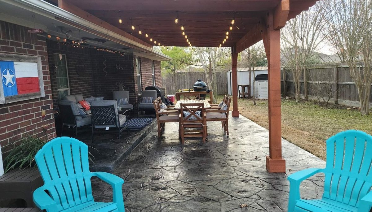 We designed this beautiful back patio and firepit space to bring comfort, style, and warmth to your outdoor living experience. See more of this project on our website!
h3outdoordesign.com/projects/stamp…
#backpatio #patiodesign #firepit #outdoorfirepit #outdoorliving #H3OutdoorDesign