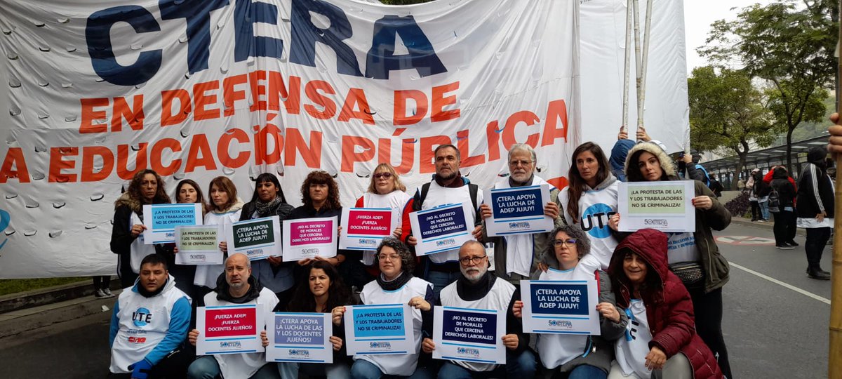 cteracta's tweet image. #AHORA CTA y CTERA en el obelisco, comienza  la Jornada Nacional de Lucha en repudio a la represión y en defensa del pueblo jujeño.
#BastaDeRepresión
#FuerzaDocenciaJujeña
#FuerzaADEP
#CTERA